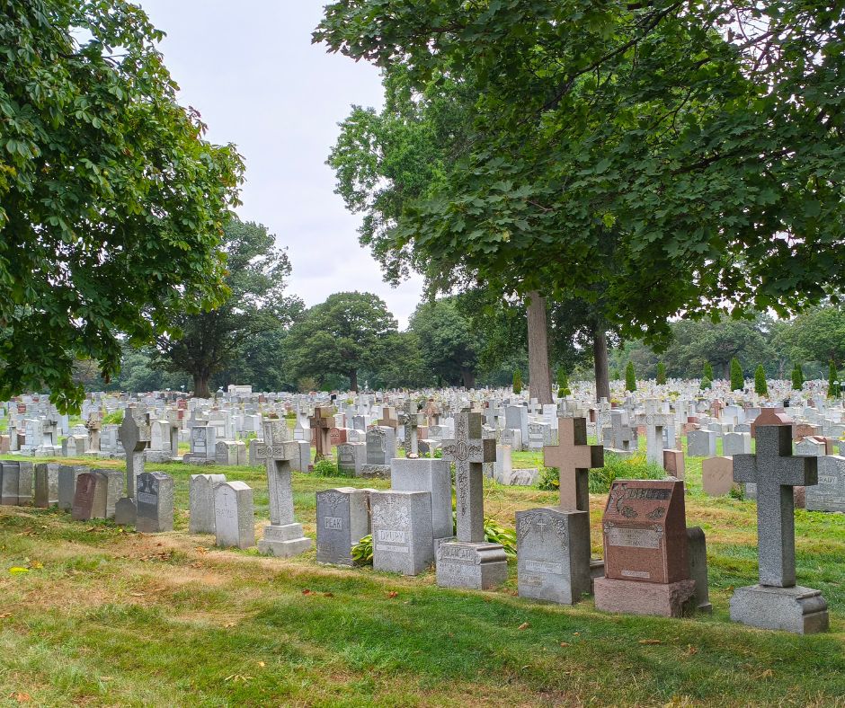 Allarme furti nei cimiteri del Viterbese: anziani nel mirino dei ladri durante le festività dei defunti