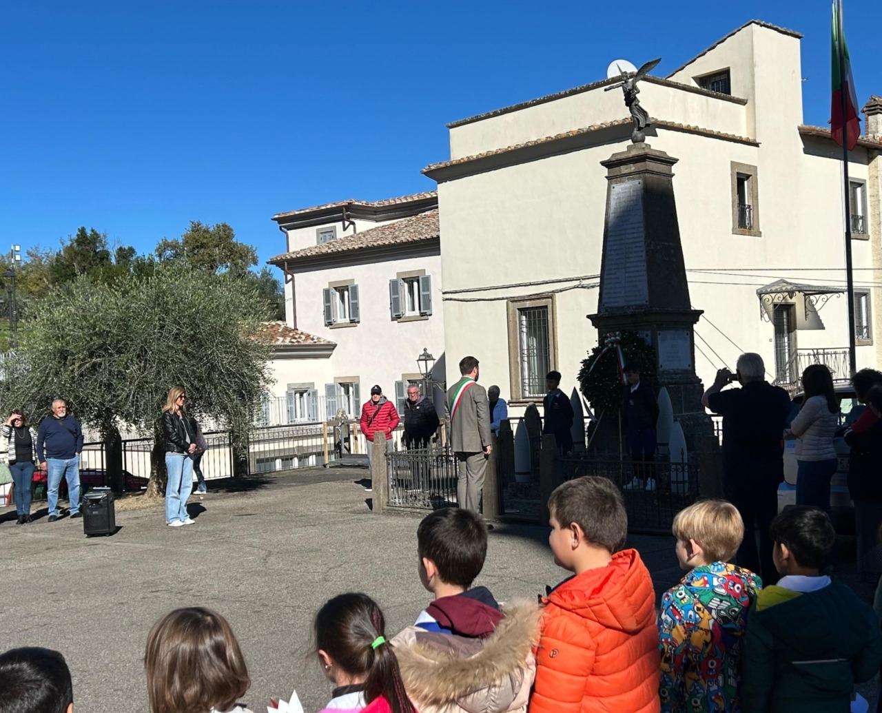 Studenti protagonisti della cerimonia per la Giornata dell’Unità Nazionale e delle Forze Armate