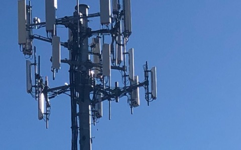 Installazione di una nuova antenna nel bosco: Progetto e polemiche