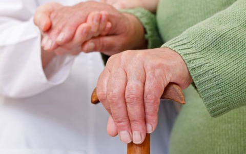 Latera, abusi in casa di riposo: patteggiamenti per Cinque OSS, un sesto sotto accusa per violenza sessuale