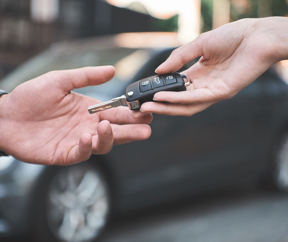 Truffa online: vendono auto fantasma, carabinieri smascherano la frode e recuperano i soldi