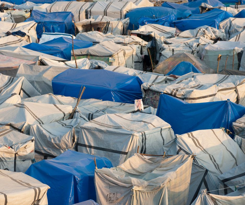 Sgomberata la tendopoli nelle grotte di via San Paolo: gli occupanti hanno rifiutato assistenza