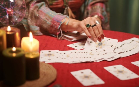 Sedicente veggente e coniuge a processo per donazioni sospette: sottratti 300mila euro ai fedeli