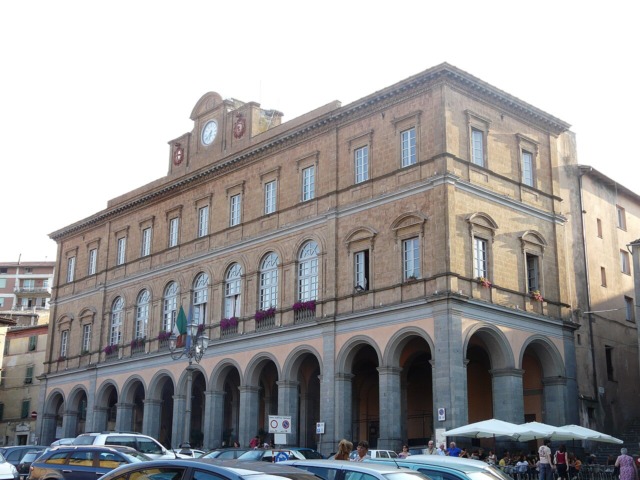 Acquapendente: Gestione Rifiuti e Segreteria al Centro del Consiglio Comunale