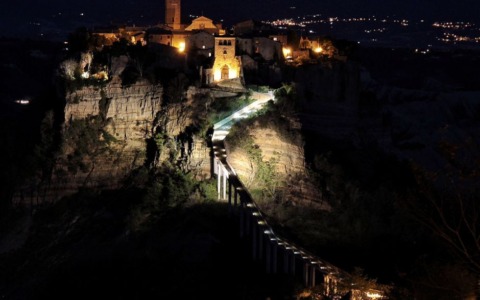 A Civita di Bagnoregio il presepe vivente trasforma la città che muore in betlemme