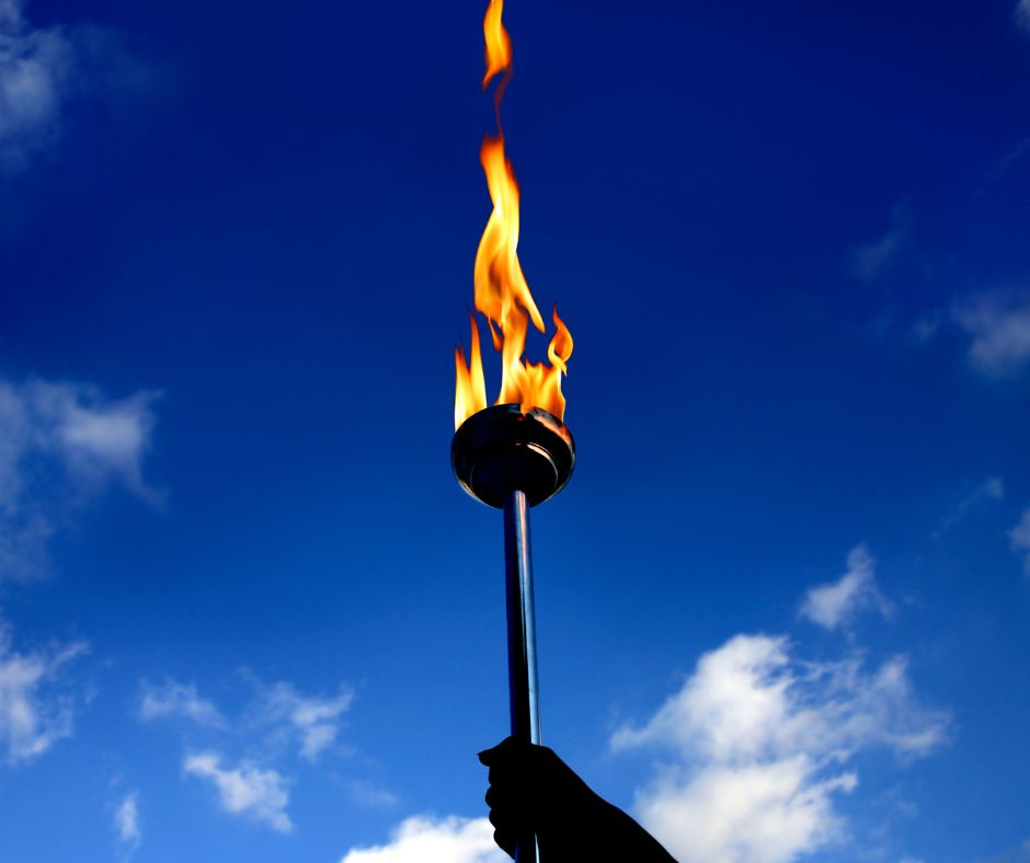 Il Sodalizio Facchini di Santa Rosa protagonista al passaggio della fiaccola olimpica: Omar Sabatini tra i tedofori di Viterbo