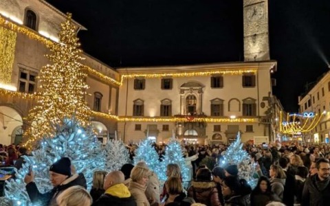 La sindaca inaugura le festività natalizie a Viterbo