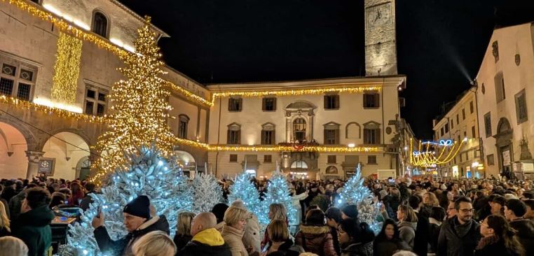 La sindaca inaugura le festività natalizie a Viterbo