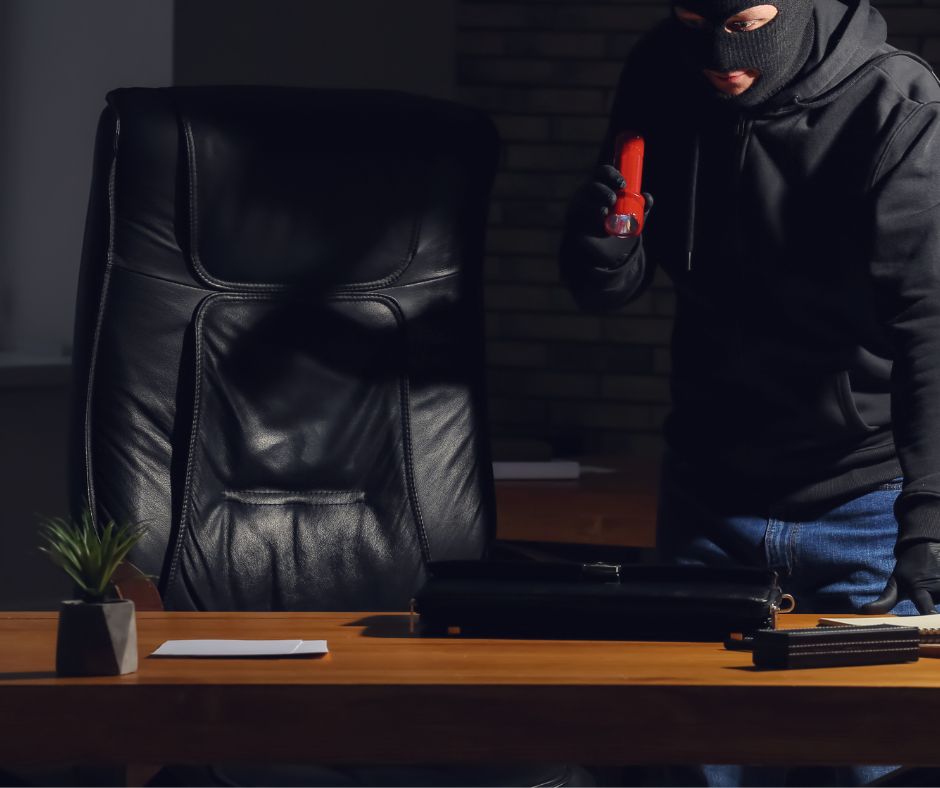 Furti in villa a Monterosi e Vetralla: ladri utilizzano flessibile per scardinare le casseforti