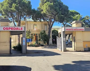Gesto di gratitudine a Tarquinia: donazione di un monitor all’ospedale da parte della moglie di un paziente oncologico