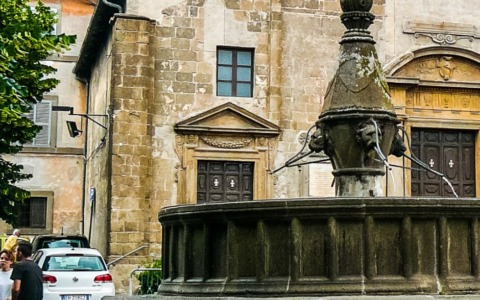 Il “palazzo della droga” a San Faustino: tra spaccio, festini e pericolo per i residenti