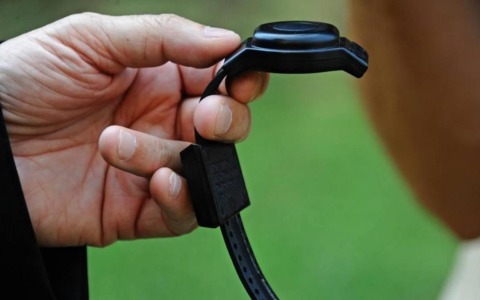 Arrestato per stalking: viola i domiciliari e il braccialetto elettronico, trasferito in carcere