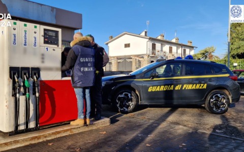 Controlli sui distributori di carburante e depositi commerciali nel 2025