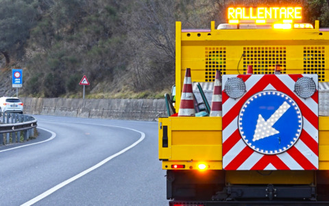 Incidente tra cisterna e auto sull’Aurelia Bis: un ferito e strada bloccata