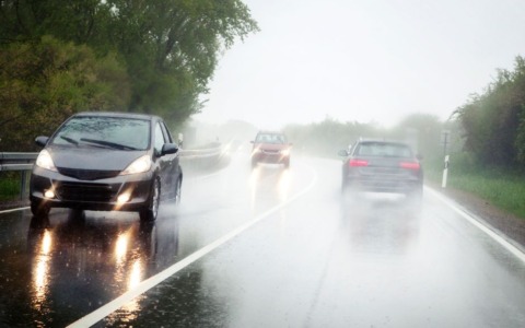 Maltempo nella tuscia: allagamenti, scuole chiuse e alberi caduti a causa di pioggia e vento