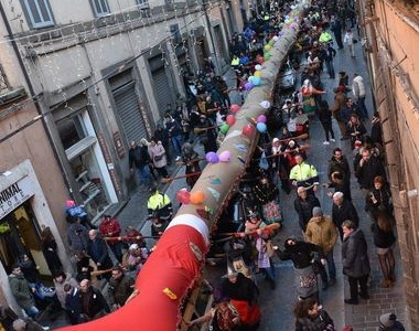 A viterbo rinviati eventi “la calza più lunga del mondo” e “befana 115” causa maltempo