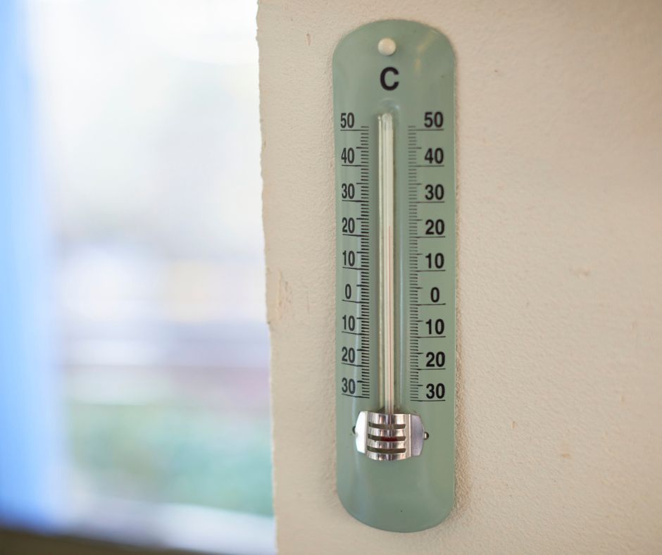 Studenti del liceo buratti di viterbo misurano il freddo in aula, la preside requisisce i termometri