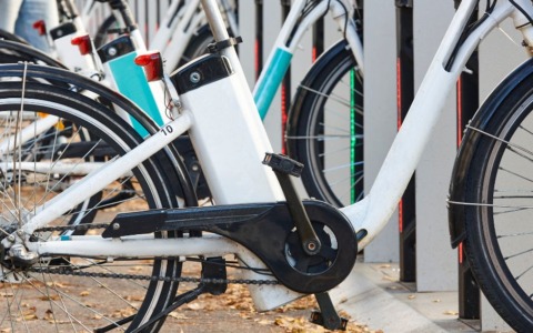 Niente bici elettriche nei parchi di viterbo: la nuova regola del comune
