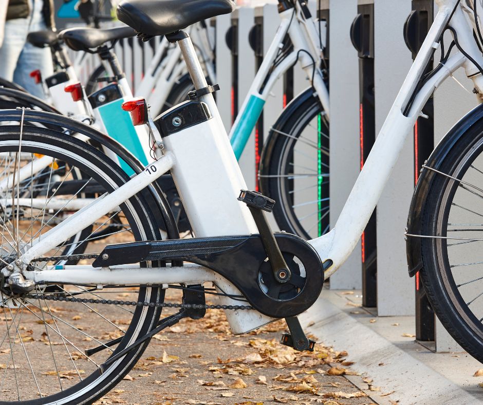Niente bici elettriche nei parchi di viterbo: la nuova regola del comune