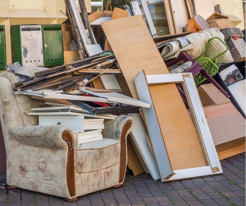 La discarica abusiva di via delle Caprarecce a Pianoscarano: un problema irrisolto