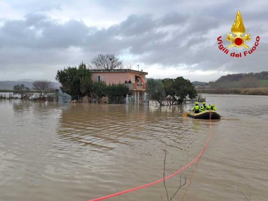 Fiumi esondati a Tarquinia: salvate tre persone e due cani