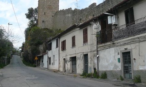 Ruba in casa, ladri si scusano con la proprietaria