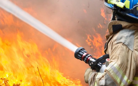 Incendio a Viterbo in un palazzo tra viale Armando Diaz e la Cassia sud