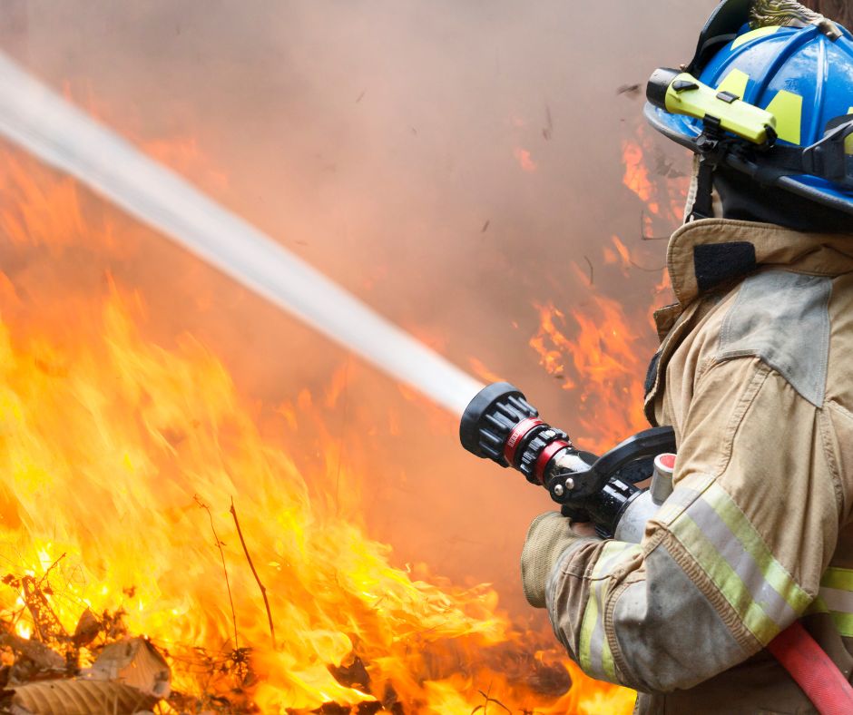 Incendio a Viterbo in un palazzo tra viale Armando Diaz e la Cassia sud