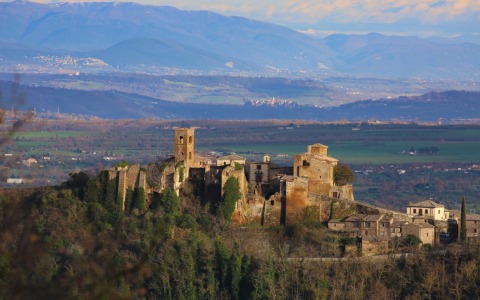 Case popolari di Celleno: residenti in lotta contro degrado e abbandono