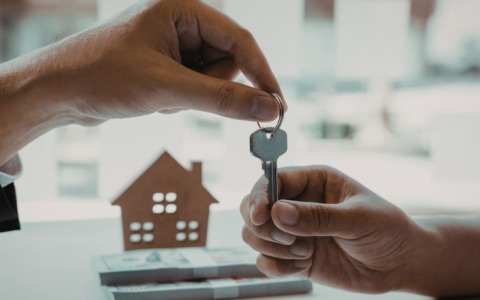 Nuove tasse sugli affitti brevi a Viterbo: cedolare al 26% e multe fino a 8mila euro