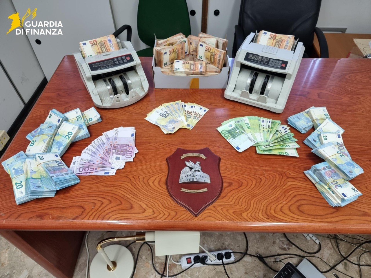 Frode fiscale e riciclaggio: 12 misure cautelari eseguite