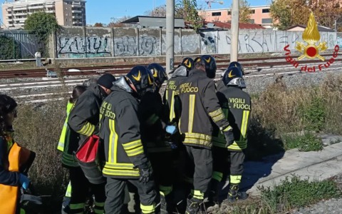 Scontro tra treno e autobus nel Viterbese: cinque feriti