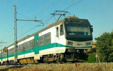 Incidente tra bus di studenti e treno a Soriano nel Cimino: due lievi contusi