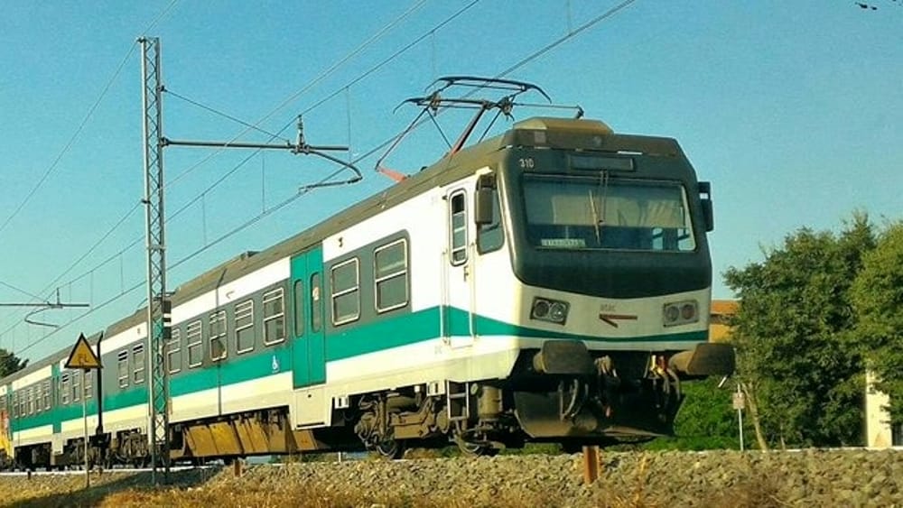 Incidente tra bus di studenti e treno a Soriano nel Cimino: due lievi contusi